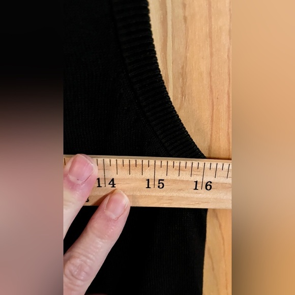 Orvis Black 100% Silk Sleeveless Cropped Turtleneck Top Size S/M Light Ribbed - Picture 12 of 12